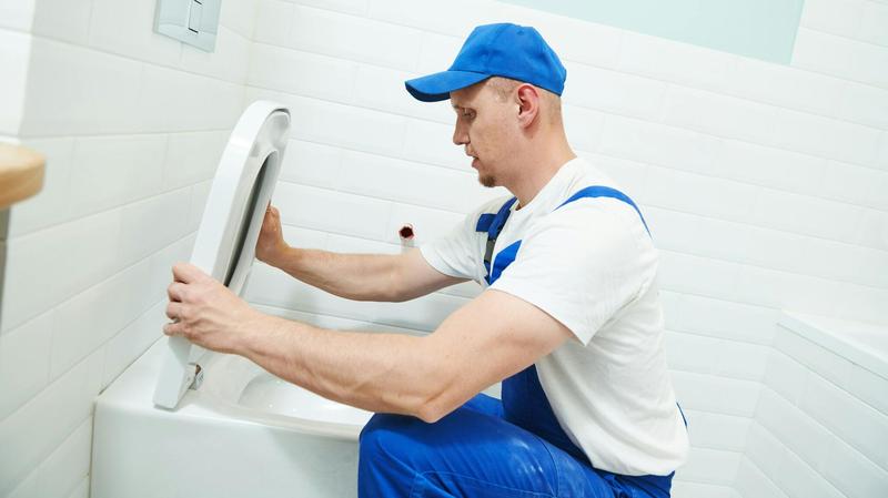 Praktyczny przewodnik: Jak łatwo zamontować deskę WC krok po kroku