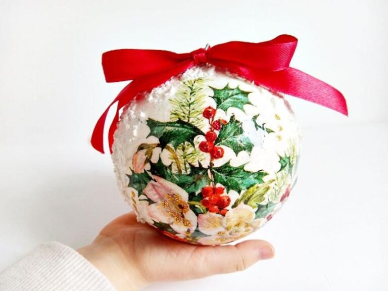 Oryginalne pomysły na bombki decoupage ze styropianu – stwórz niepowtarzalne ozdoby świąteczne!
