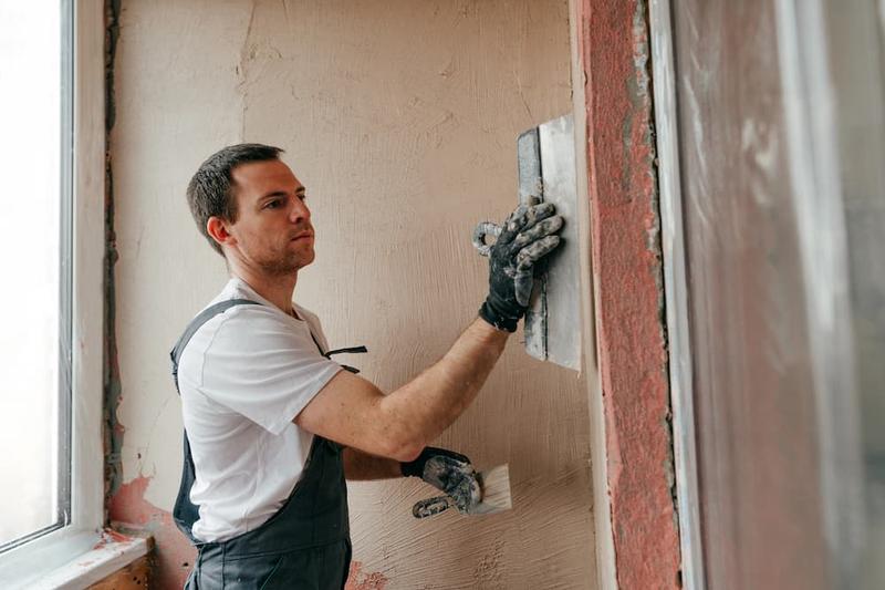 Rodzaje tynku a zużycie materiału