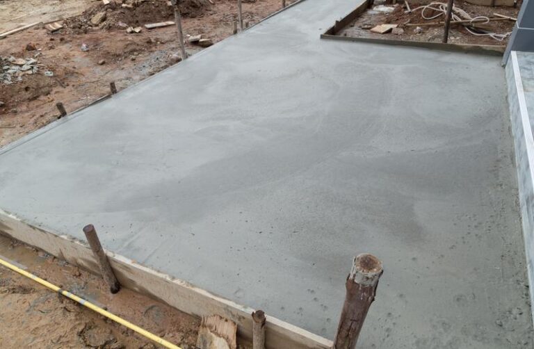 Jak skutecznie przygotować fundament pod garaż murowany?