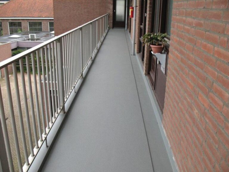 Jak wybrać idealną farbę do balustrady balkonowej?