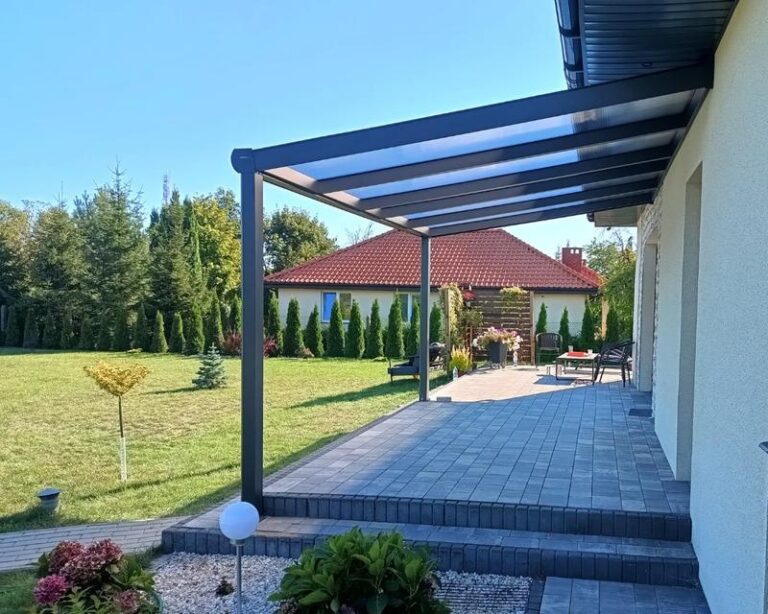 Jakie czynniki wpływają na koszt budowy zadaszenia tarasu?