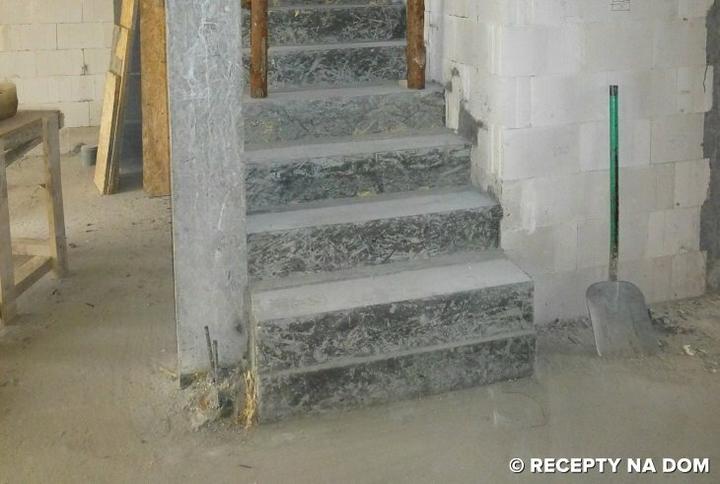 Ocieplenie schodów betonowych