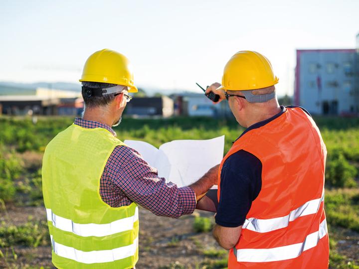 Trendy cenowe kierowników budowy 2023