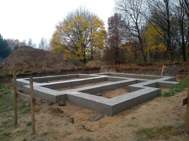 Jak prawidłowo wykonać fundamenty dla 50 cm mury?