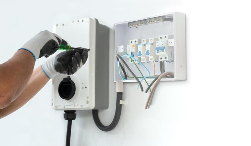 Praktyczny przewodnik po budowie rozdzielnicy elektrycznej na fundamencie